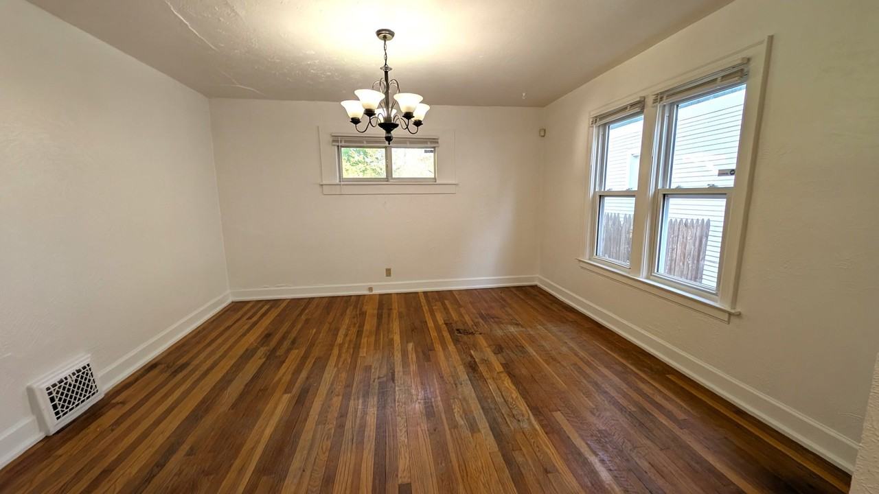 1252 Fleming Ave - Photo 4 of 15