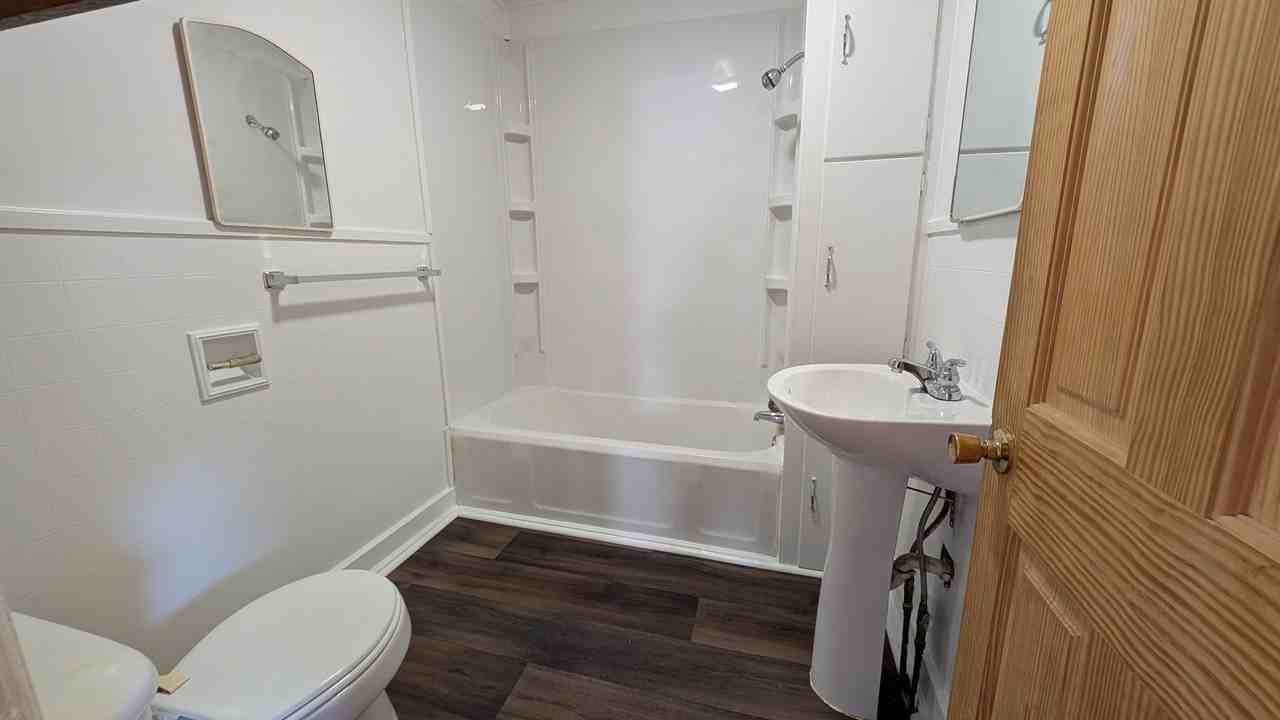 1252 Fleming Ave - Photo 5 of 15