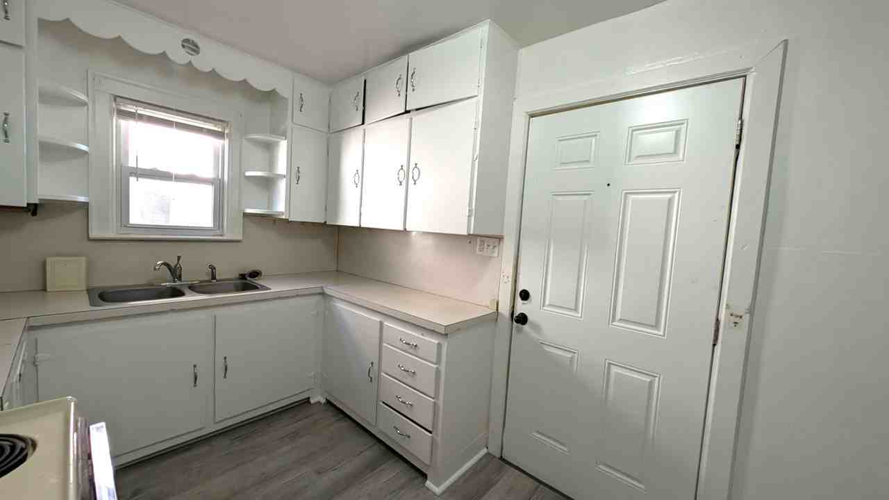 1252 Fleming Ave - Photo 6 of 15