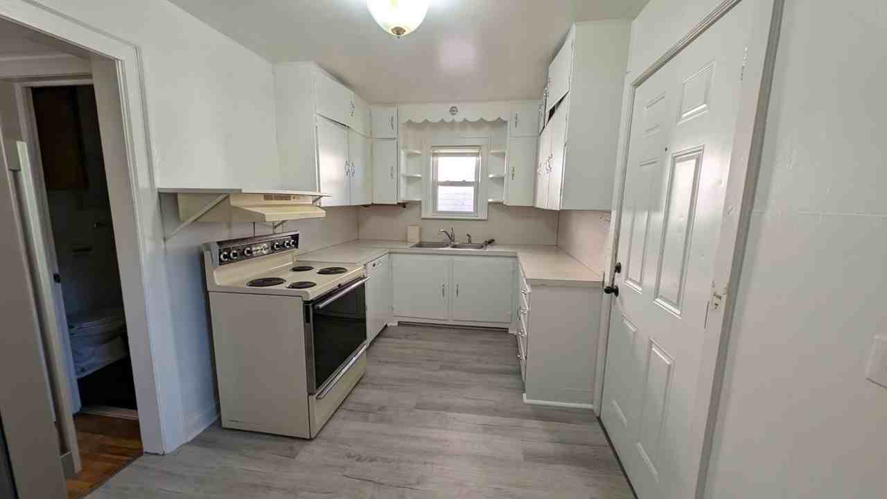 1252 Fleming Ave - Photo 7 of 15
