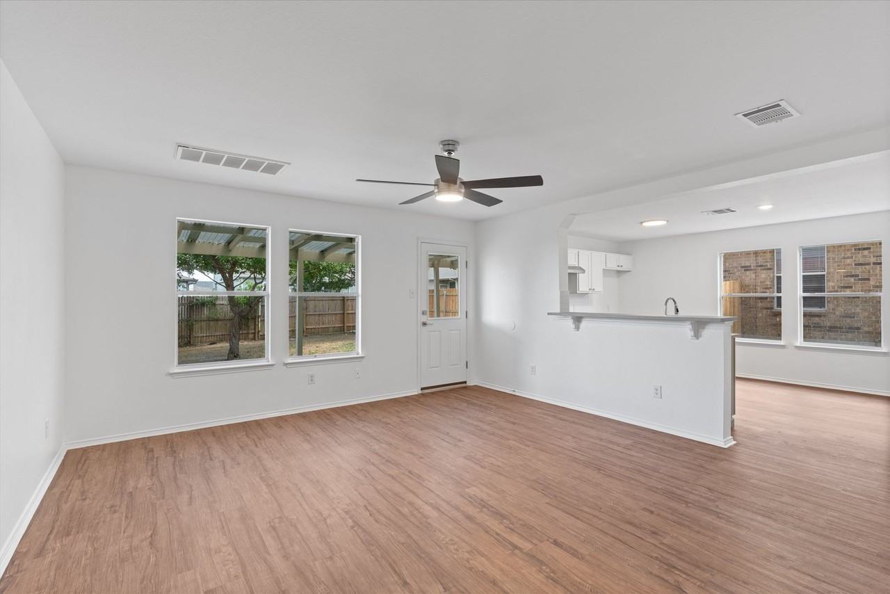 13505 Lismore Ln - Photo 5 of 36
