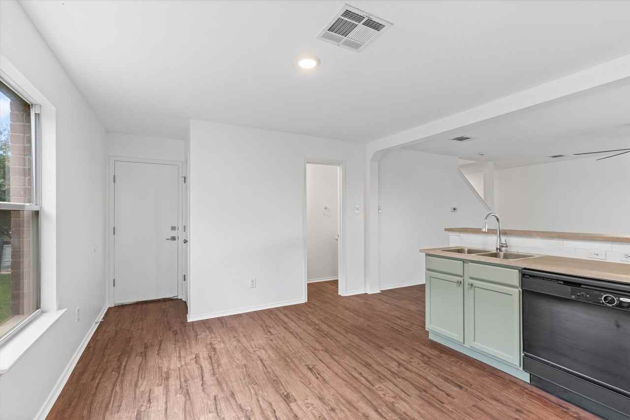 13505 Lismore Ln - Photo 6 of 36