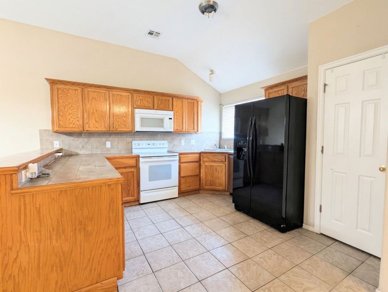 2612 Deer Run Dr - Photo 4 of 15
