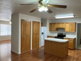 featured image of 627 E Springhill Dr