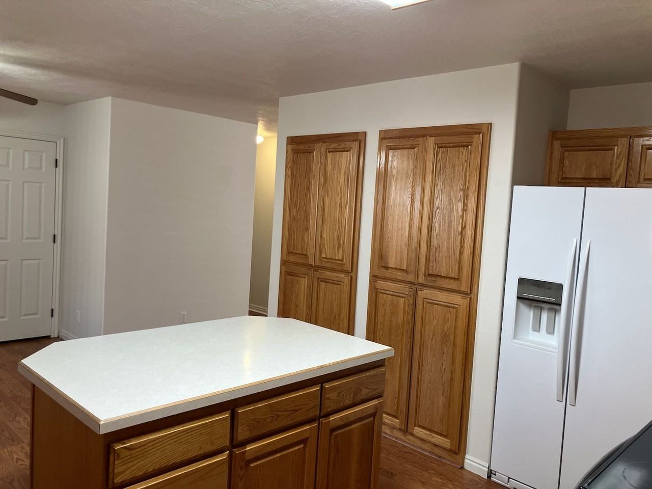 627 E Springhill Dr - Photo 5 of 15