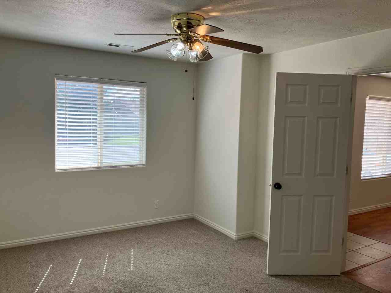 627 E Springhill Dr - Photo 7 of 15
