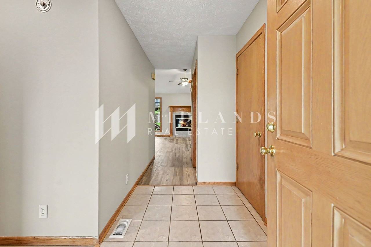 15613 Timberlane Dr - Photo 2 of 16