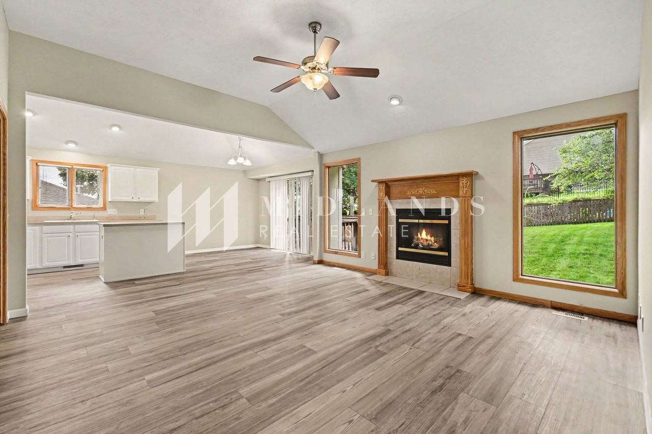 15613 Timberlane Dr - Photo 4 of 16