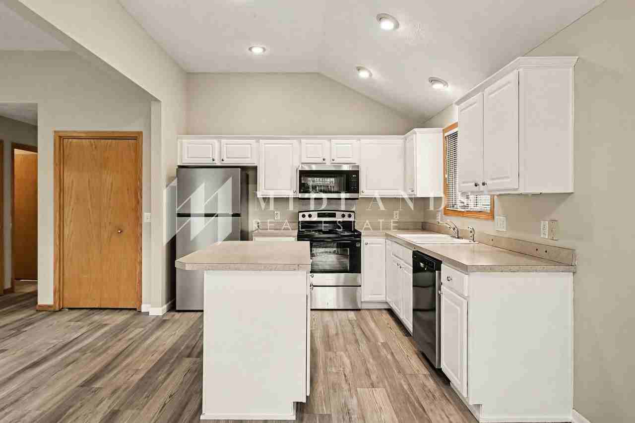 15613 Timberlane Dr - Photo 7 of 16