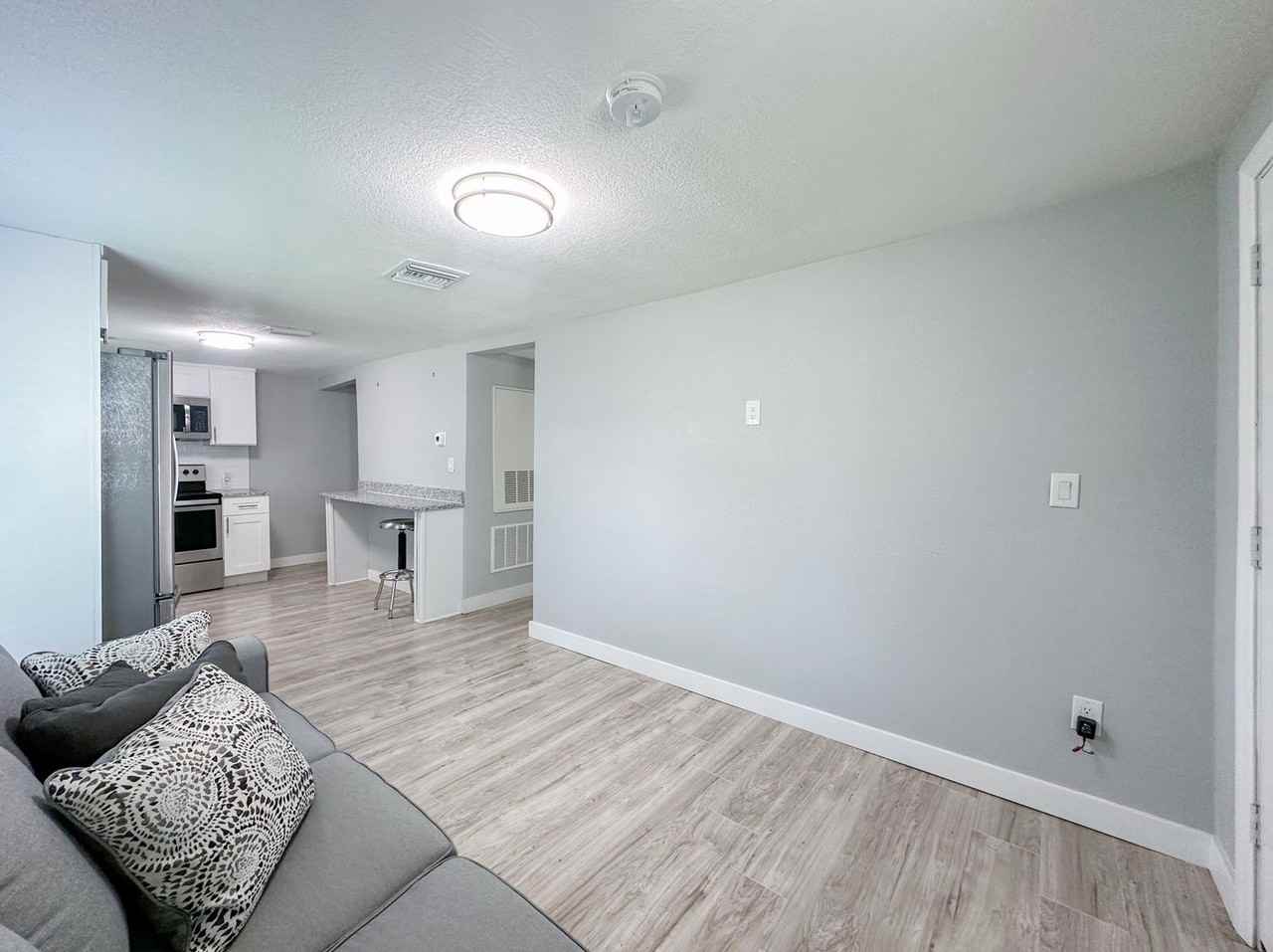 634 Foster Ave - Photo 3 of 20