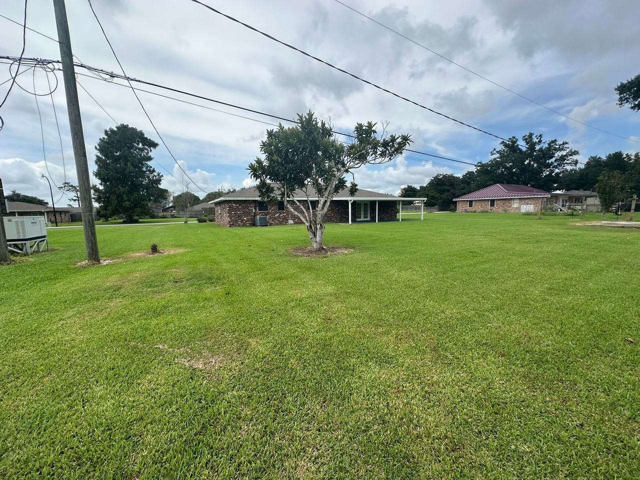 171 Virginia St - Photo 2 of 17