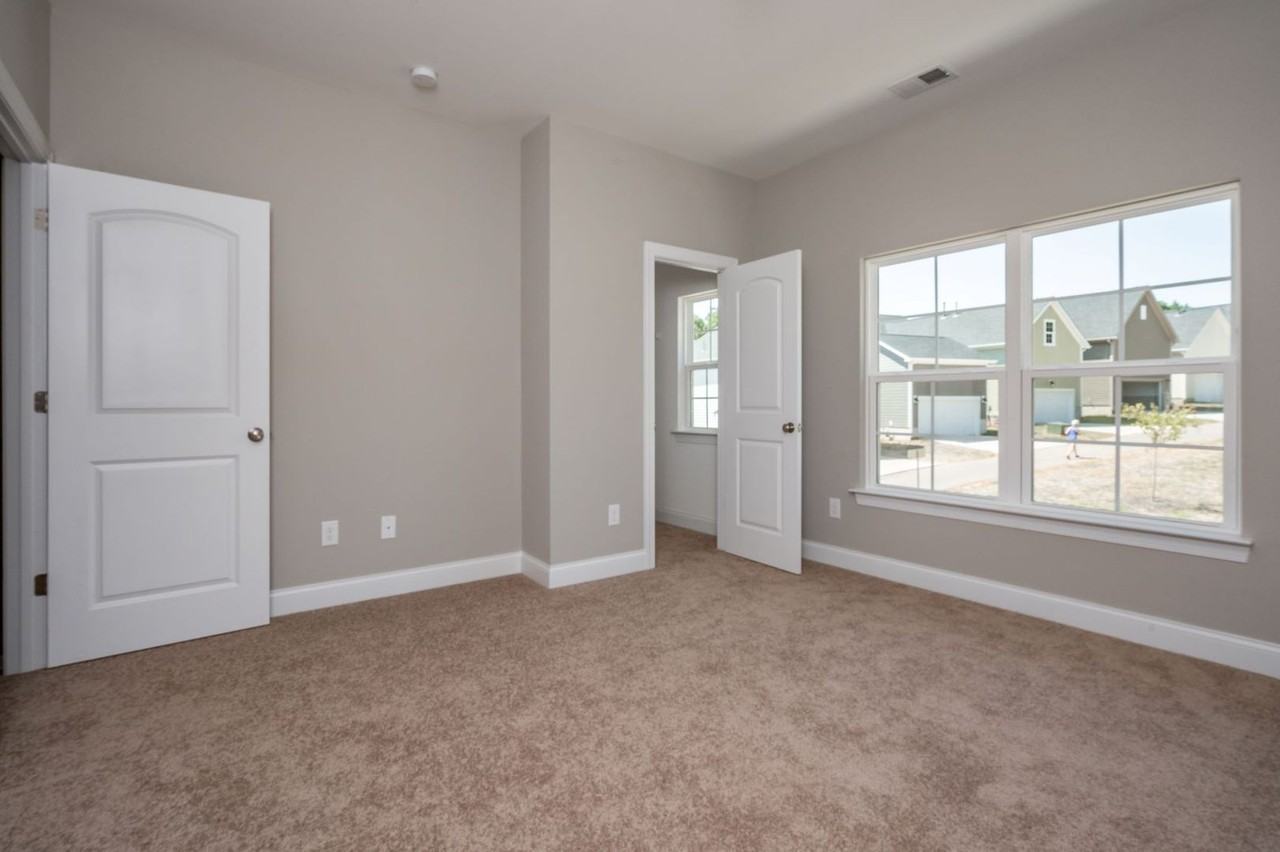 1142 Almerton Dr - Photo 5 of 6