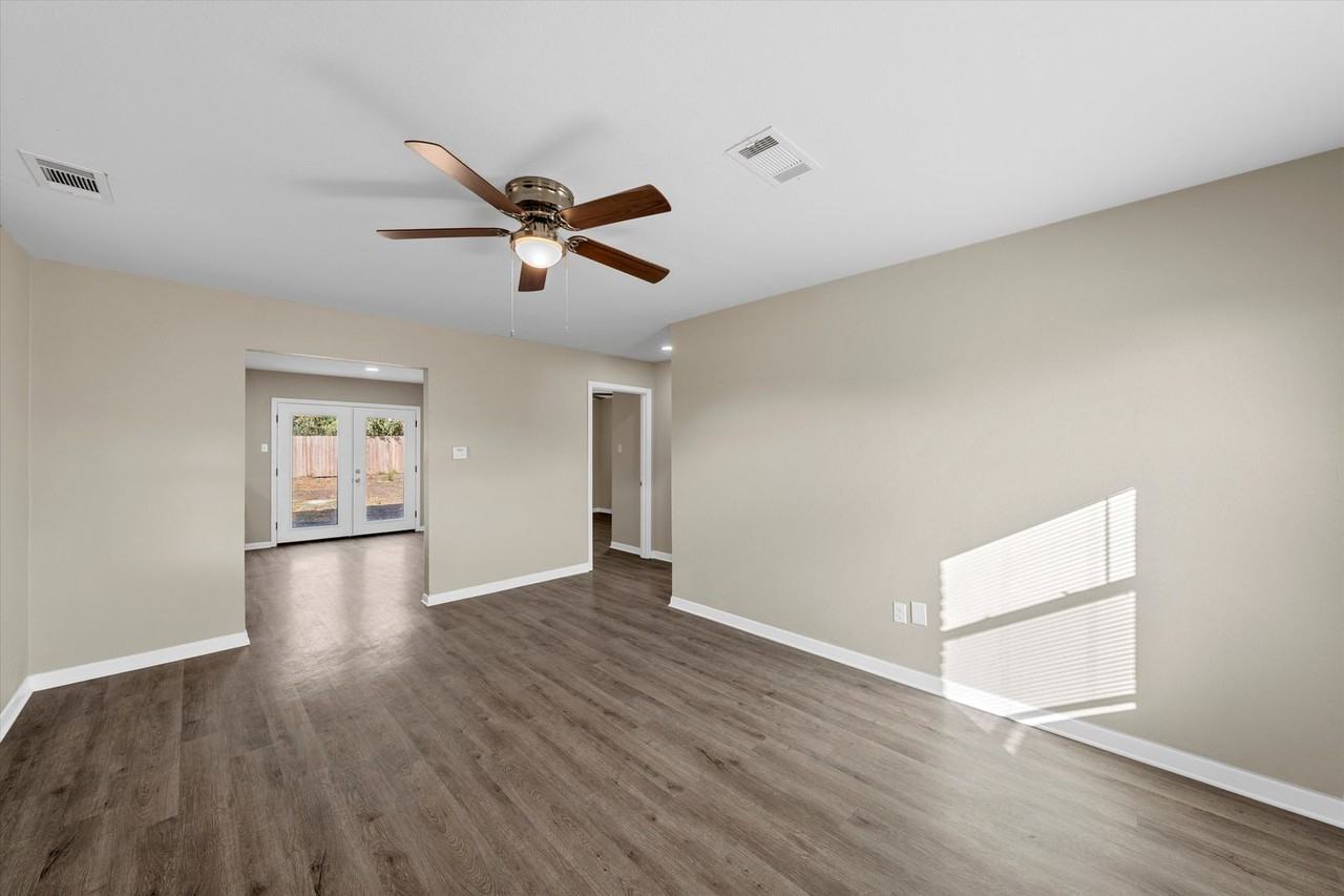 112 Shirley Dr - Photo 4 of 18