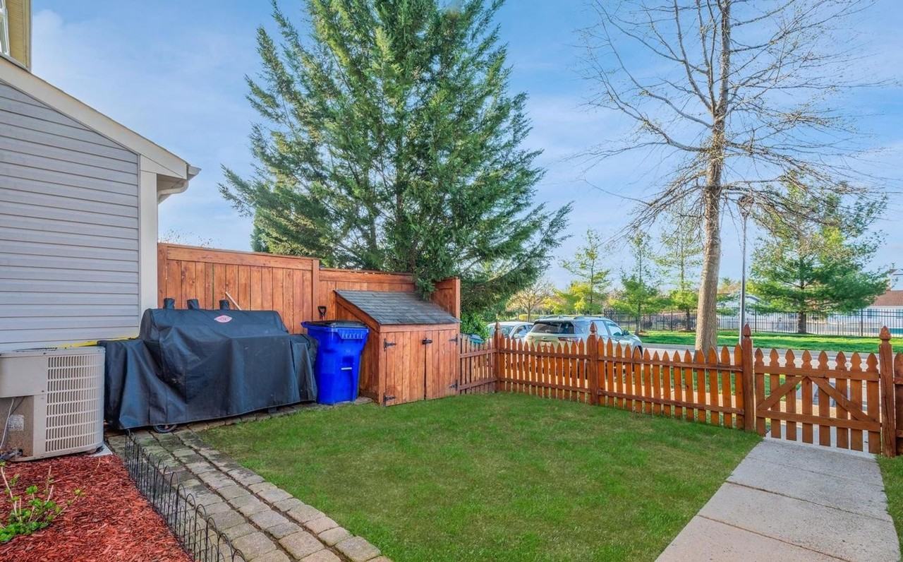 4904 Whitney Ter - Photo 4 of 34