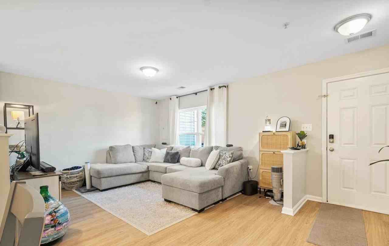 4904 Whitney Ter - Photo 7 of 34
