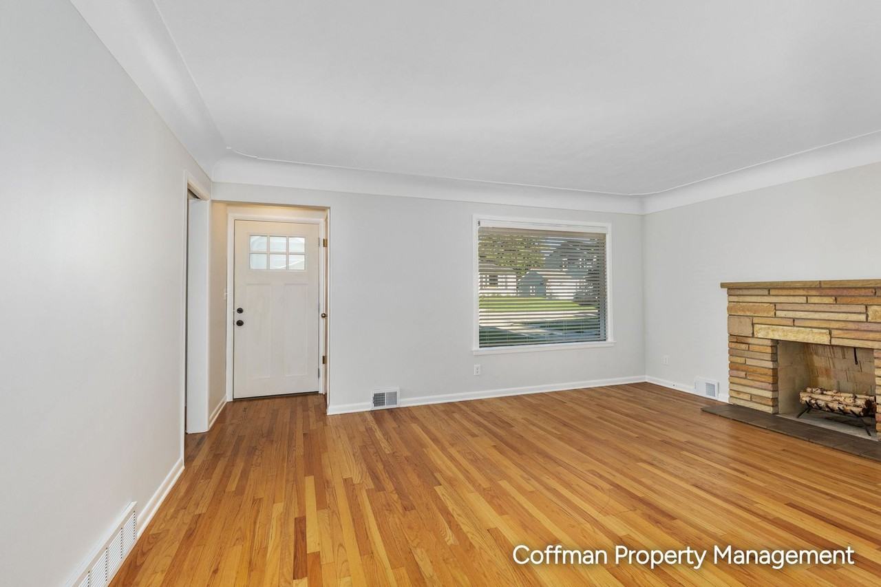 1436 Valley Ave Nw - Photo 3 of 20