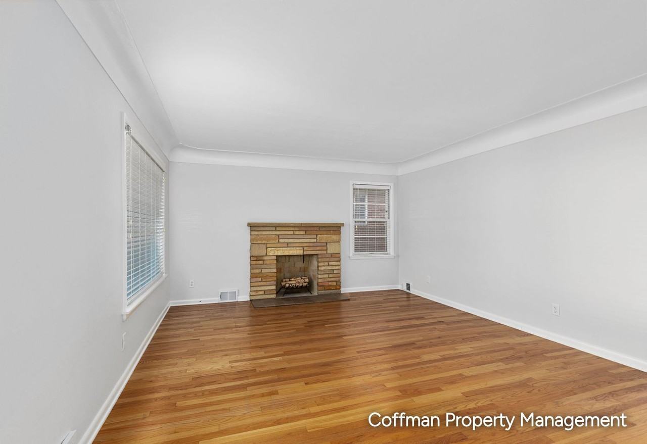1436 Valley Ave Nw - Photo 4 of 20