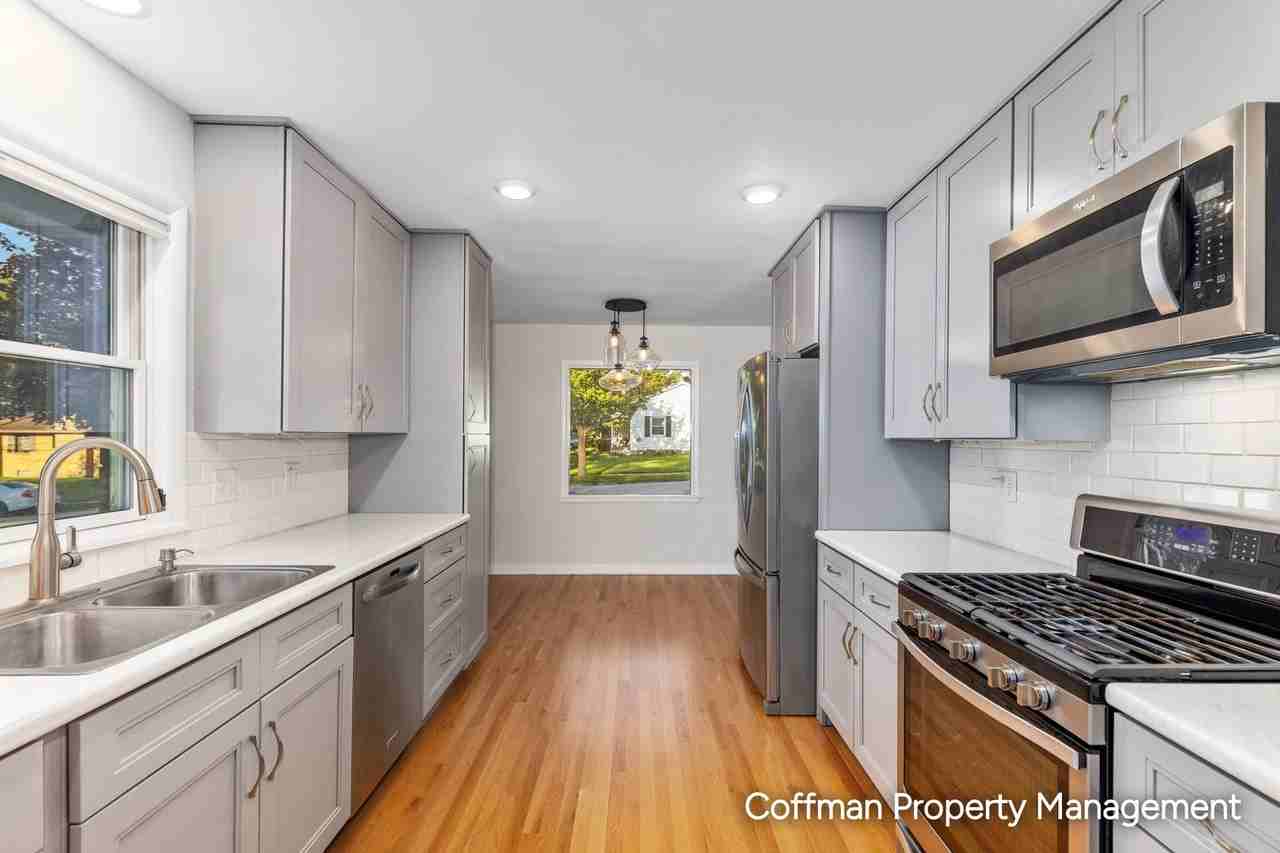 1436 Valley Ave Nw - Photo 6 of 20