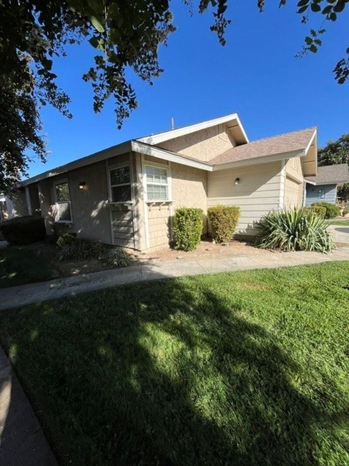 2313 N Gowdy St - Photo 2 of 25
