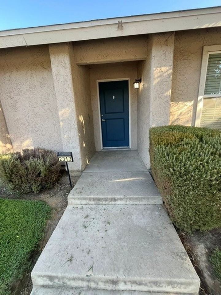2313 N Gowdy St - Photo 3 of 25