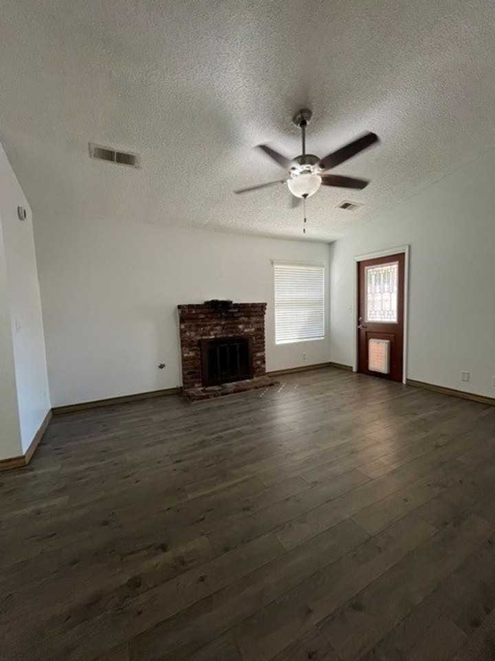 2313 N Gowdy St - Photo 6 of 25