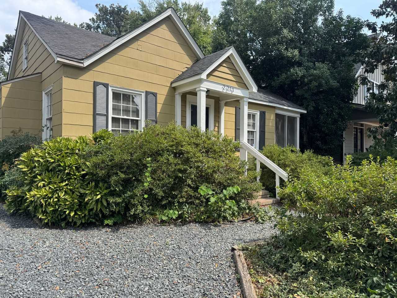 2213 Chesterfield Ave - Photo 3 of 17