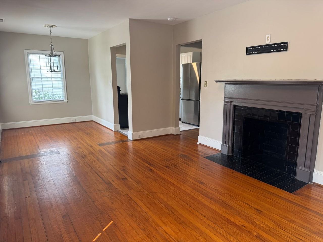 2213 Chesterfield Ave - Photo 4 of 17