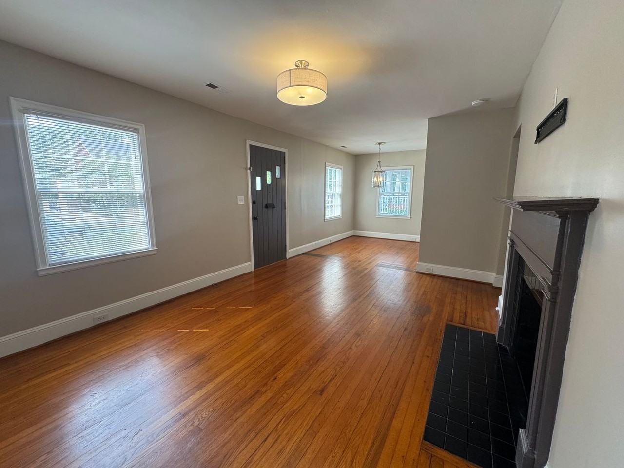 2213 Chesterfield Ave - Photo 5 of 17