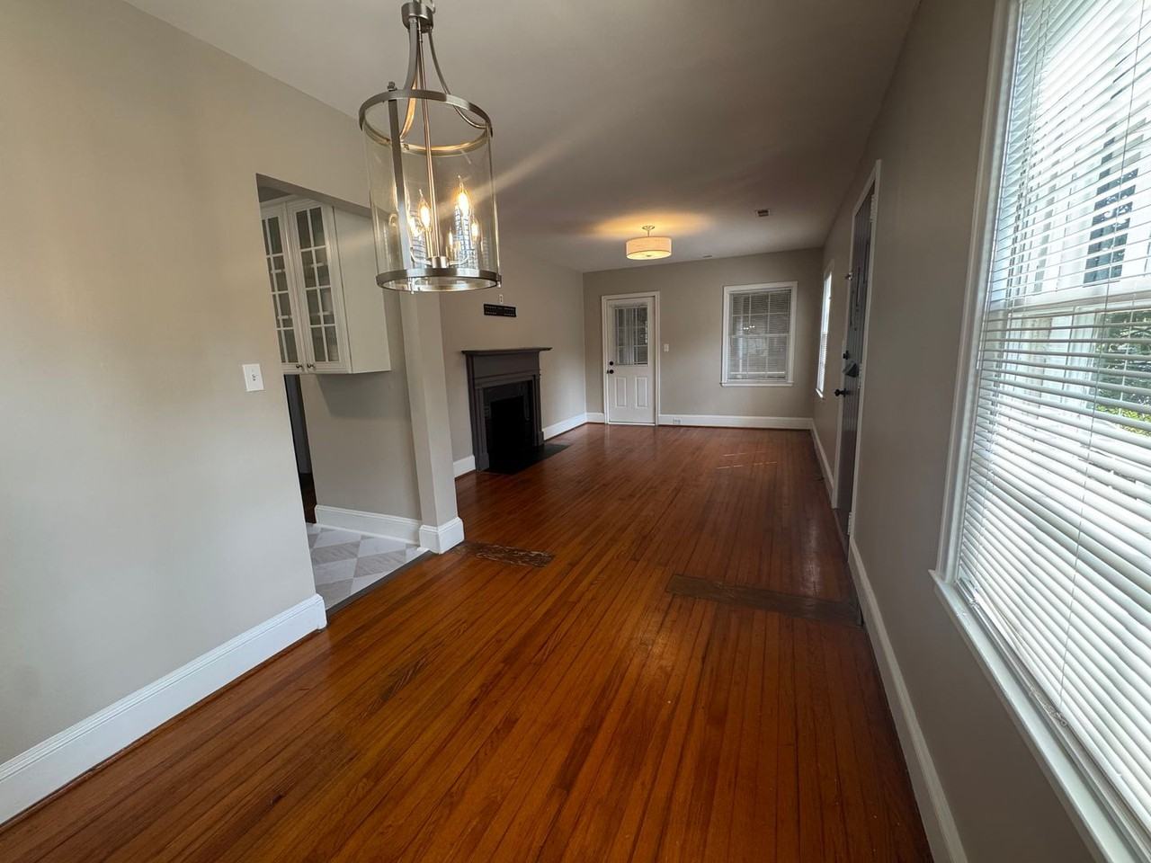 2213 Chesterfield Ave - Photo 6 of 17