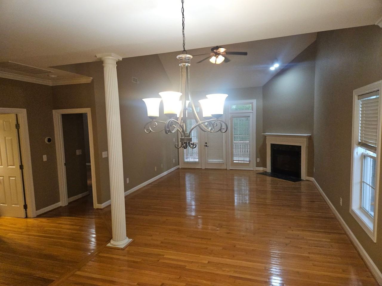 1600 Poets Glade Dr - Photo 3 of 8