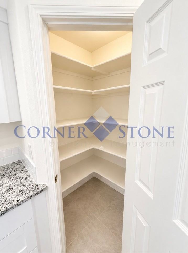 807 E Cottage Ave - Photo 5 of 17