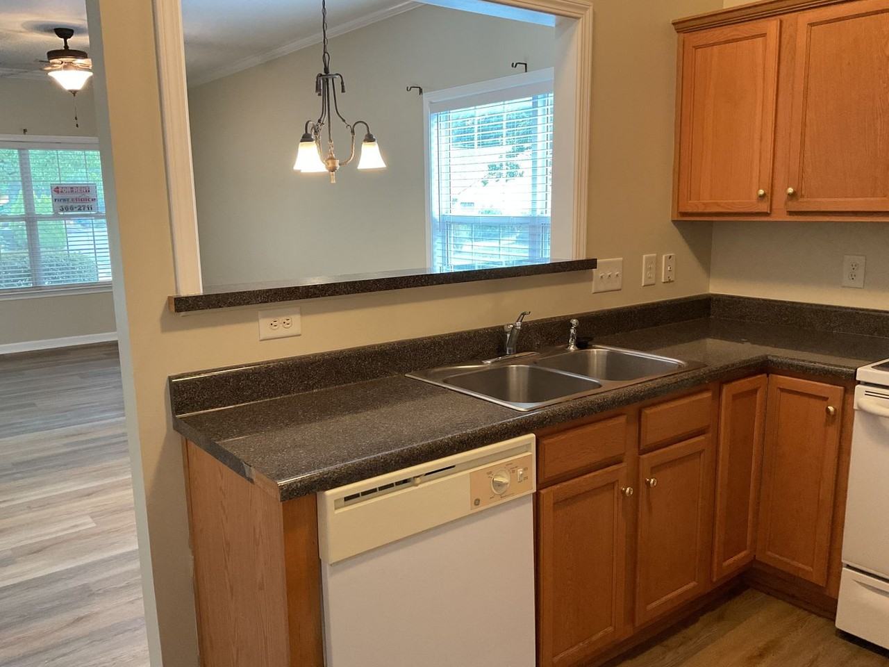 1724 Clemmon Sanders Cir - Photo 5 of 10