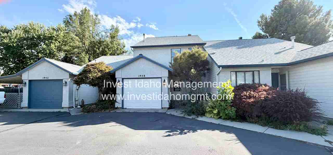 1958 S Division Ave - Photo 2 of 24