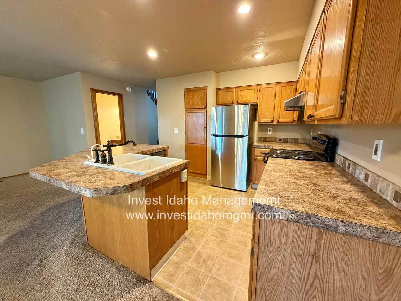 1958 S Division Ave - Photo 5 of 24