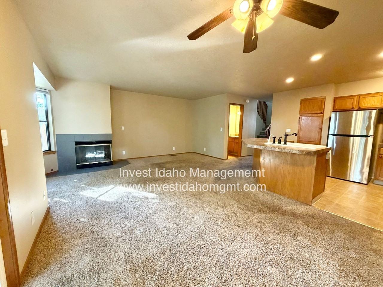 1958 S Division Ave - Photo 6 of 24