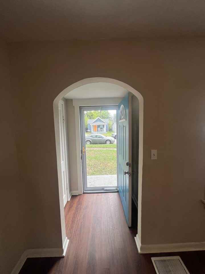 3719 Kahlert Ave - Photo 5 of 14