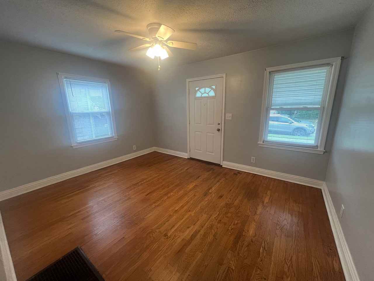 1104 Hathaway Ave - Photo 2 of 16