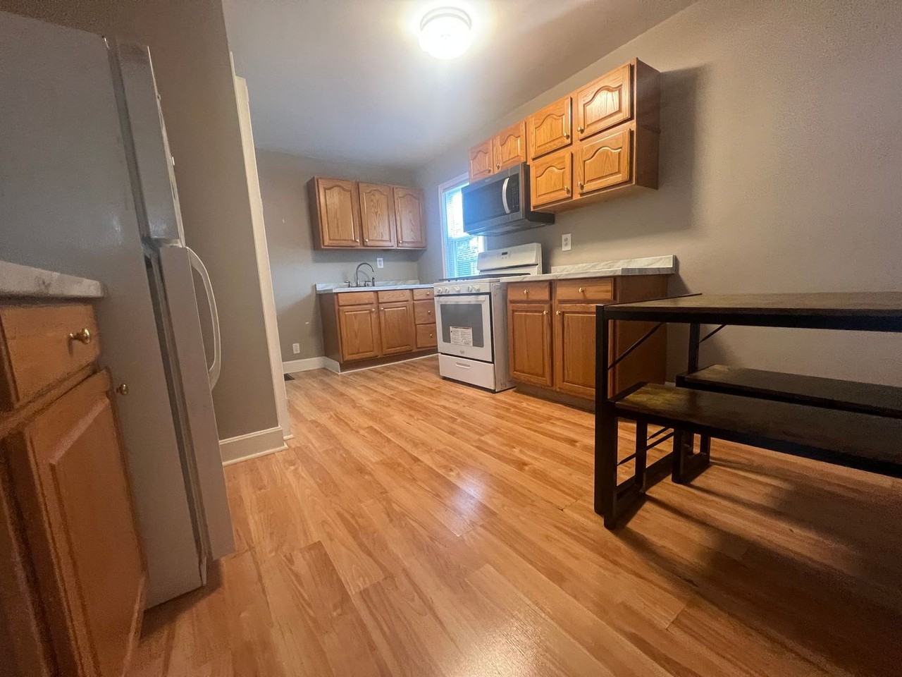 1104 Hathaway Ave - Photo 6 of 16
