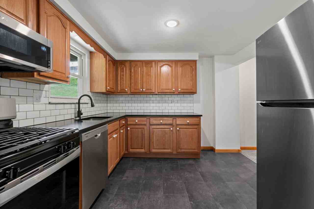 1107 Anna Ave - Photo 3 of 25