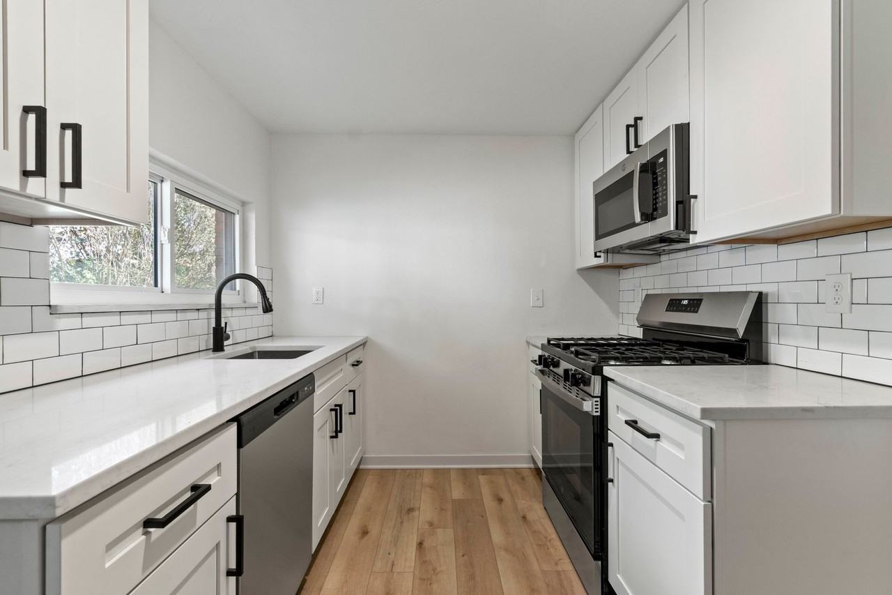 1903 Curranhill Ave - Photo 3 of 21