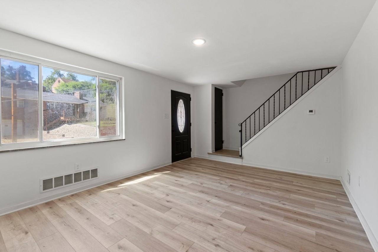 1903 Curranhill Ave - Photo 4 of 21
