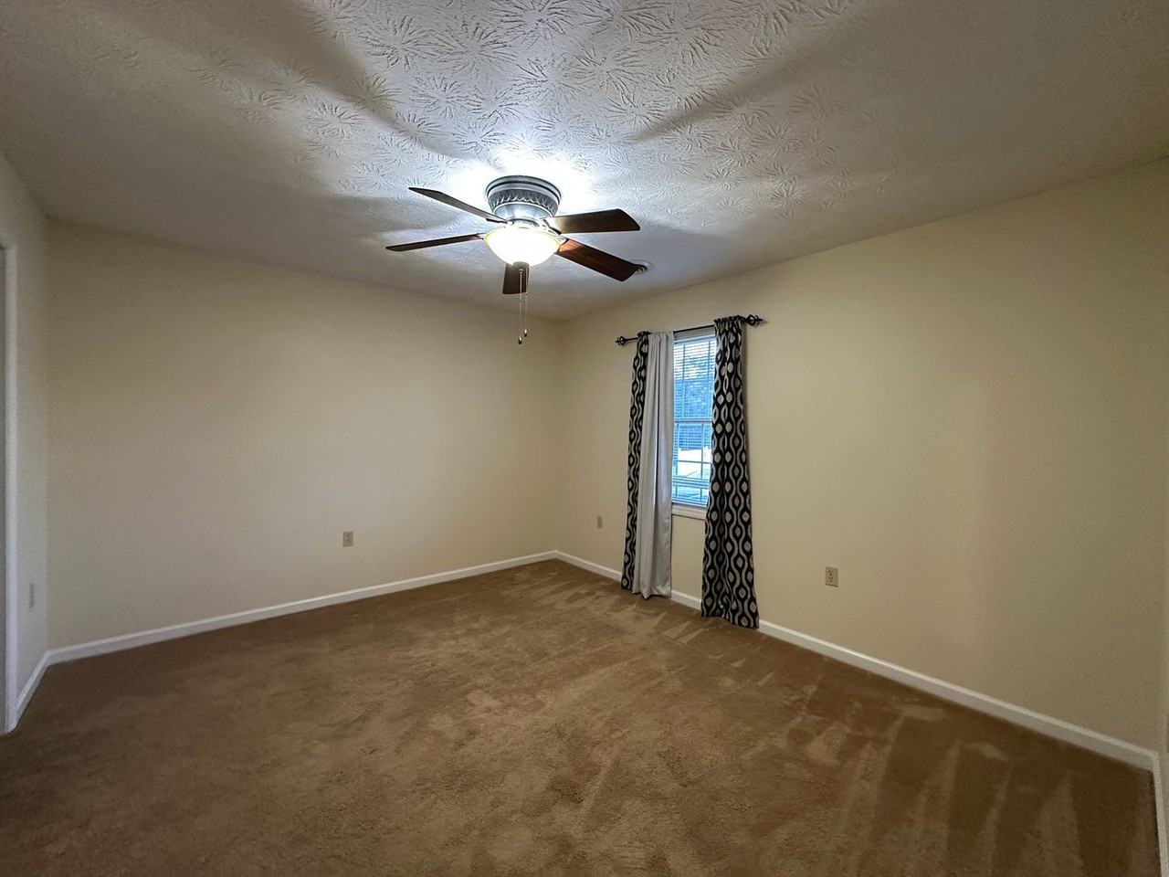 529 Hickory Rd - Photo 3 of 24