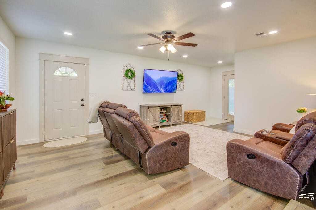 3801 Pine St #1 - Photo 4 of 10