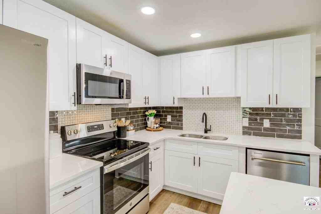 3801 Pine St #1 - Photo 5 of 10