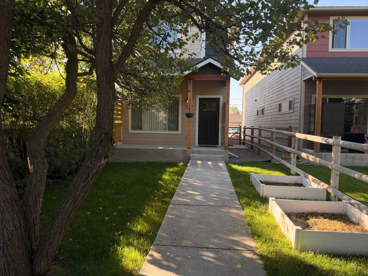 2107 Kensington Ave - Photo 2 of 38