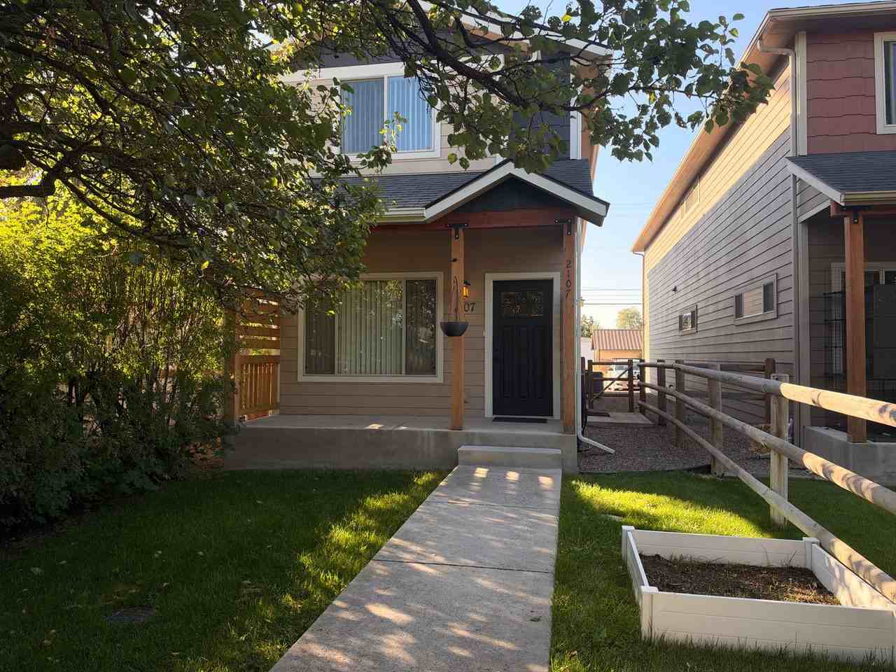 2107 Kensington Ave - Photo 5 of 38