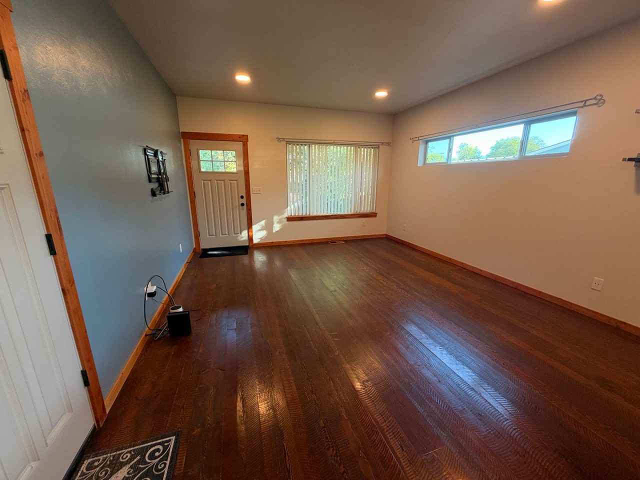 2107 Kensington Ave - Photo 7 of 38
