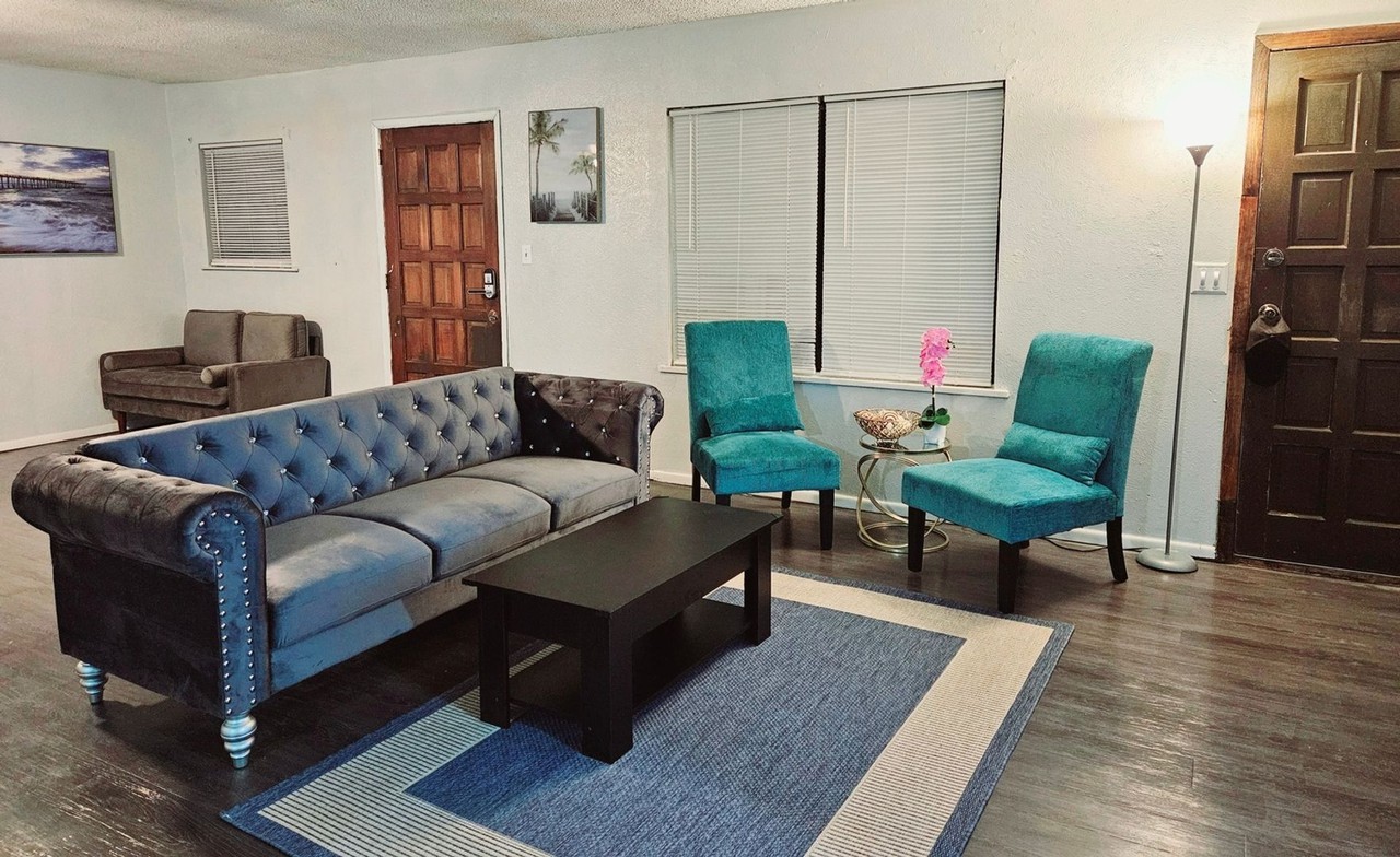 604 Mercury St - Photo 2 of 15