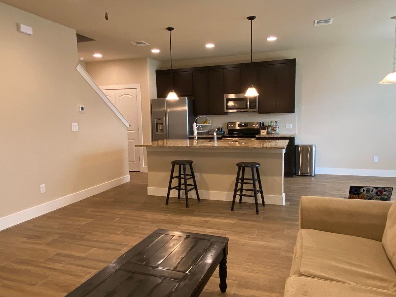351 Madison Oaks Ave - Photo 4 of 39