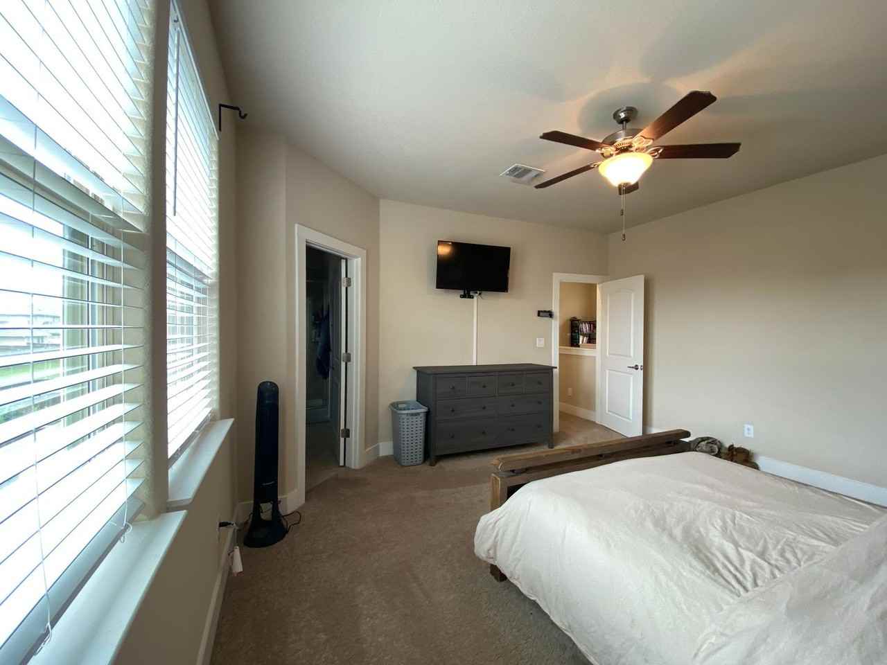 351 Madison Oaks Ave - Photo 5 of 39